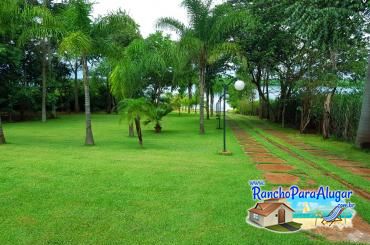 Rancho Recanto Falcão para Alugar em Miguelopolis - Vista da Piscina para o Rio