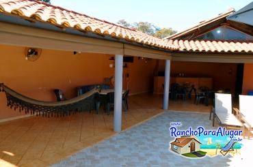 Rancho do Neneco para Alugar em Miguelopolis - Varanda com Área Gourmet