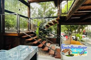 Rancho Fonte 1 para Alugar em Rifaina - Escada para os Quartos