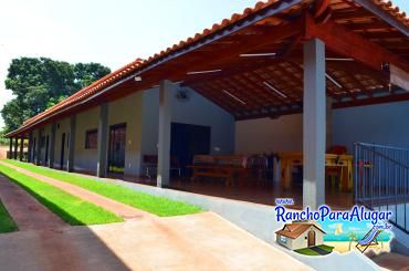Rancho Santa Luzia para Alugar em Miguelopolis - Varanda com Área Gourmet