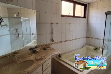 Rancho Rio Pardo para Alugar em Ribeirao Preto - Banheiro da Suite 1