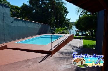 Rancho Tô de Boa para Alugar em Miguelopolis - Vista da Varanda para a Piscina