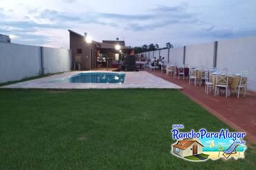 Rancho Ferreira para Alugar em Miguelopolis - Vista da Piscina para a Varanda