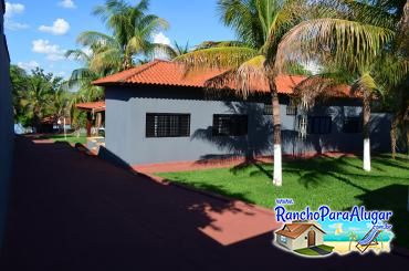 Rancho Barbosa Miguelópolis para Alugar em Miguelopolis - Estacionamento Interno