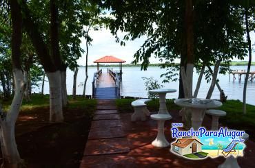 Rancho Laura Mariana para Alugar em Miguelopolis - Mesinhas as Margens do Rio