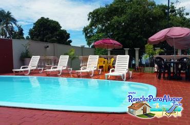 Rancho Laura Mariana para Alugar em Miguelopolis - Piscina ao Lado da Varanda