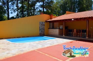 Rancho Araújo para Alugar em Miguelopolis - Piscina ao Lado da Varanda