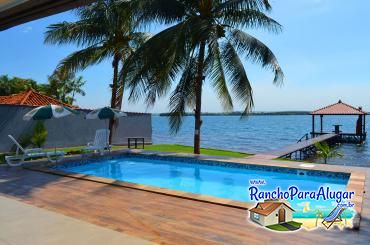 Rancho Aurora para Alugar em Miguelopolis - Vista da Área de Churrasco para a Piscina