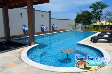 Rancho Top 10 para Alugar em Miguelopolis - Hidromassagem com Mesinha