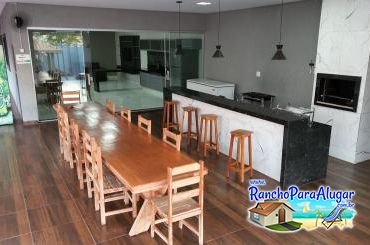 Rancho Top 10 para Alugar em Miguelopolis - Varanda com Área Gourmet