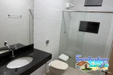 Rancho Top 10 para Alugar em Miguelopolis - Interior dos Banheiros