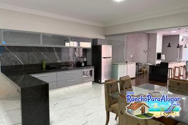Rancho Top 10 para Alugar em Miguelopolis - Cozinha
