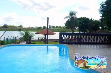 Rancho Imperador para Alugar e à Venda em Miguelopolis - Vista da Piscina para o Rio