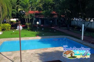 Rancho Viva para Alugar em Miguelopolis - Vista da Piscina para a Casa