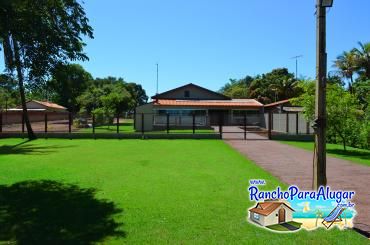 Rancho Nakamura para Alugar em Miguelopolis - Vista das Mesinhas para o Rancho