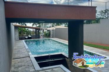 Rancho Nobre para Alugar em Miguelopolis - Piscina com Bar Molhado