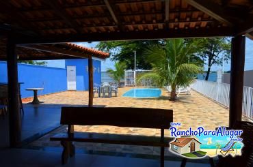 Rancho Angelina para Alugar em Miguelopolis - Vista da Varanda para a Piscina