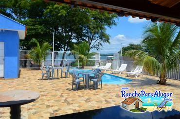 Rancho Angelina para Alugar em Miguelopolis - Vista da Área de Churrasco para a Piscina