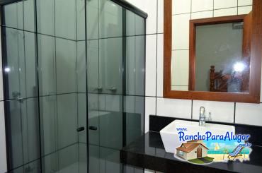 Rancho a Padroeira para Alugar em Miguelopolis - Banheiro da Suite 1