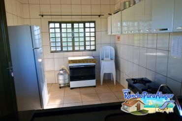 Rancho a Padroeira para Alugar em Miguelopolis - Cozinha da Varanda