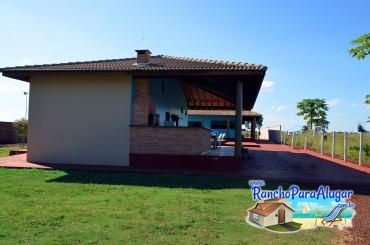 Rancho a Padroeira para Alugar em Miguelopolis - Vista do Rio para a Varanda