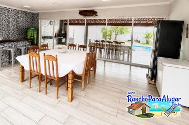 Rancho Rio Grande Premium para Alugar em Miguelopolis - Cozinha Ampla Entre o Playground e a Varanda e