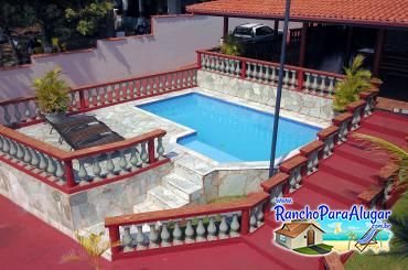 Rancho Meirival 1 para Alugar em Miguelopolis - Vista da Área de Churrasco para a Piscina