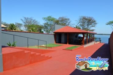 Rancho Mundo da Moda Miguelópolis para Alugar e à Venda em Miguelopolis - Varanda com Área de Churrasco