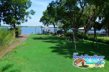 Rancho Quinta do Sol para Alugar em Miguelopolis - Vista da Piscina para o Rio