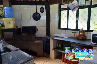 Rancho dos Macacos 2 para Alugar em Miguelopolis - Cozinha