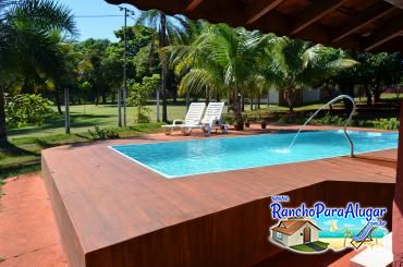 Rancho dos Macacos 2 para Alugar em Miguelopolis - Vista da Área de Churrasco para a Piscina