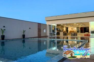Rancho Paraíso 1 para Alugar em Miguelopolis - Vista da Piscina para a Varanda