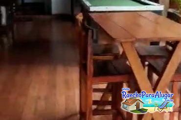 Rancho Recanto Dorotheo para Alugar em Miguelopolis - Varanda com Mesa de Bilhar
