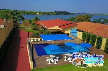 Rancho Maia para Alugar em Miguelopolis - Piscina ao Lado da Varanda