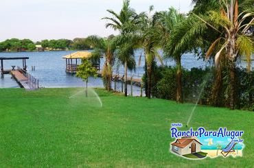 Rancho América para Alugar em Miguelopolis - Vista da Piscina para o Rio