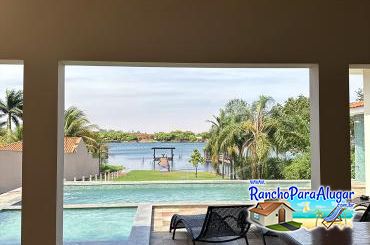 Rancho América para Alugar em Miguelopolis - Vista da Varanda para a Piscina