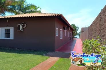 Rancho Moema para Alugar em Miguelopolis - Estacionamento Interno