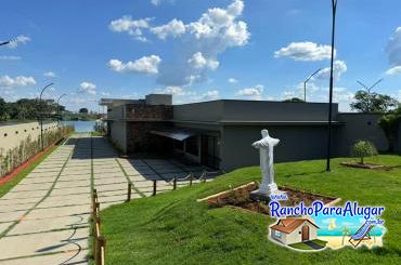 Rancho Meirival 7 para Alugar em Miguelopolis - Estacionamento Interno