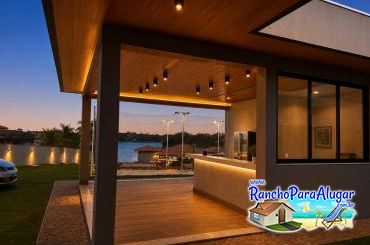 Rancho Js para Alugar em Miguelopolis - Cozinha de Apoio Entre as Suítes e a Quadra