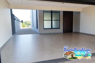 Rancho Flamboyant para Alugar em Miguelopolis - Estacionamento Interno