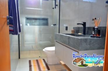 Rancho Flamboyant para Alugar em Miguelopolis - Banheiro Social na Casa