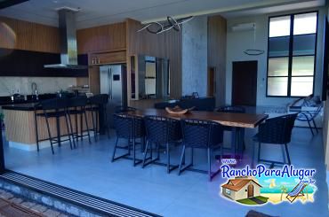Rancho Flamboyant para Alugar em Miguelopolis - Vista da Piscina para a Área Gourmet