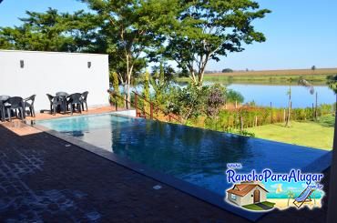Rancho Flamboyant para Alugar em Miguelopolis - Piscina com Hidromassagem