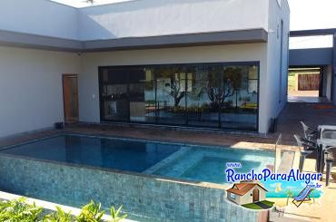 Rancho Flamboyant para Alugar em Miguelopolis - Piscina com Borda Infinita