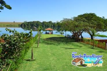 Rancho Flamboyant para Alugar em Miguelopolis - Vista da Piscina para o Rio