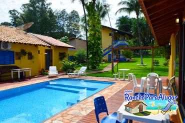 Rancho Recreio 2 para Alugar em Miguelopolis - Vista da Piscina para a Casa