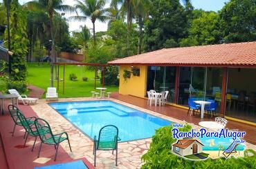 Rancho Recreio 2 para Alugar em Miguelopolis - Vista da Sala para a Piscina