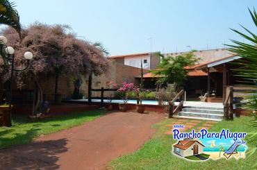 Rancho Aroeira para Alugar em Miguelopolis - Pergolado ao Lado da Piscina