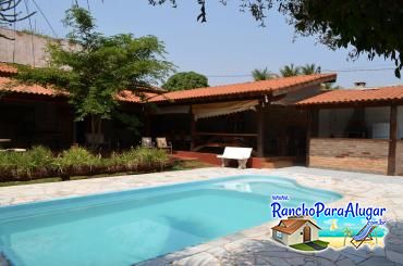 Rancho Aroeira para Alugar em Miguelopolis - Vista do Pergolado para a Piscina