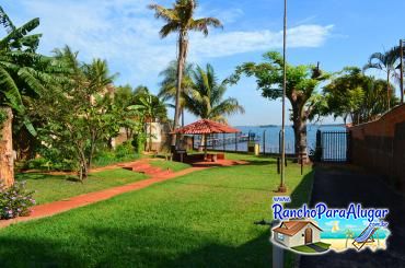 Rancho Bela Vista para Alugar em Miguelopolis - Vista da Piscina para o Quiosque